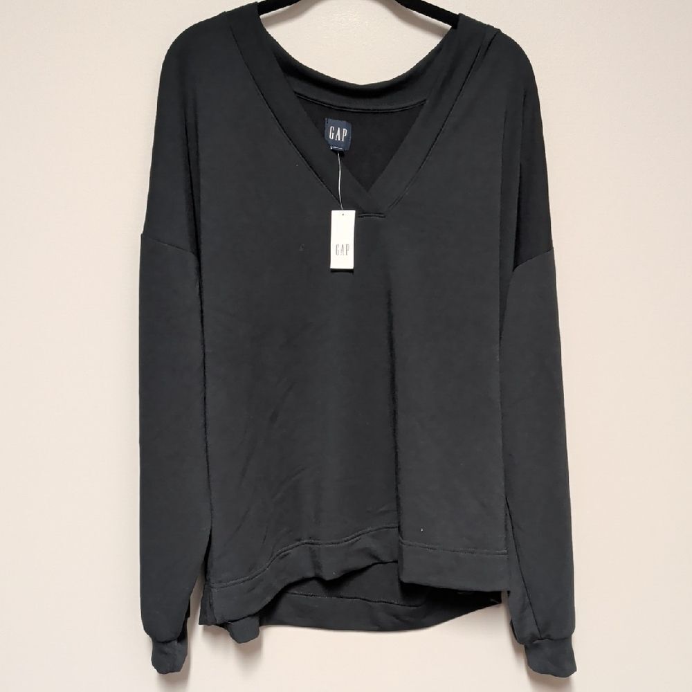 NWT GAP Blackl V-Neck Pullover